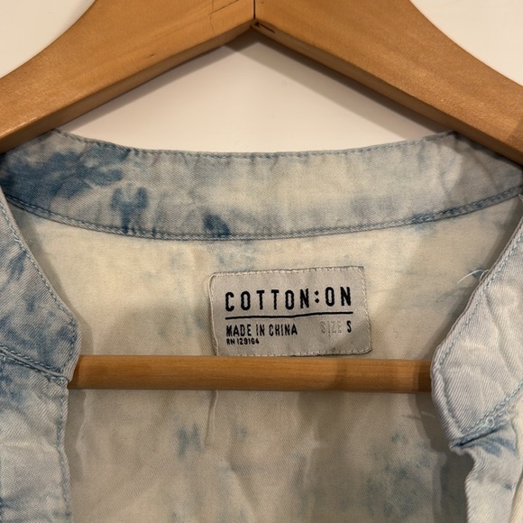 Cotton On Sky Blue Tie-Dye V-Neck Blouse Size Small - Picture 4 of 5